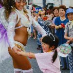 「サンバが町にやって来る」関光雄